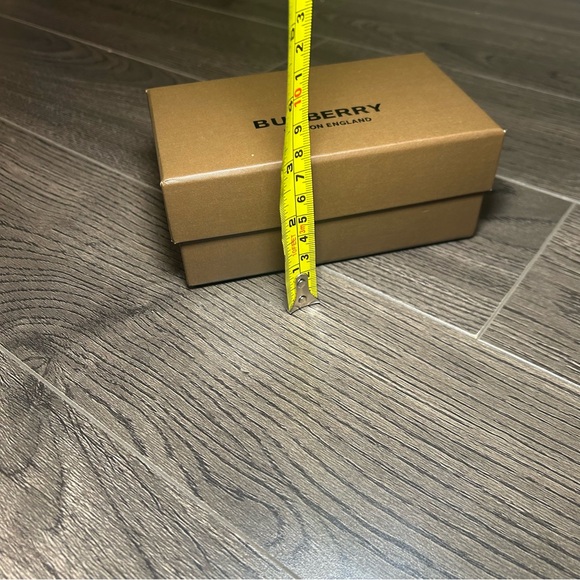 Burberry Empty Gift Box - Picture 8 of 8
